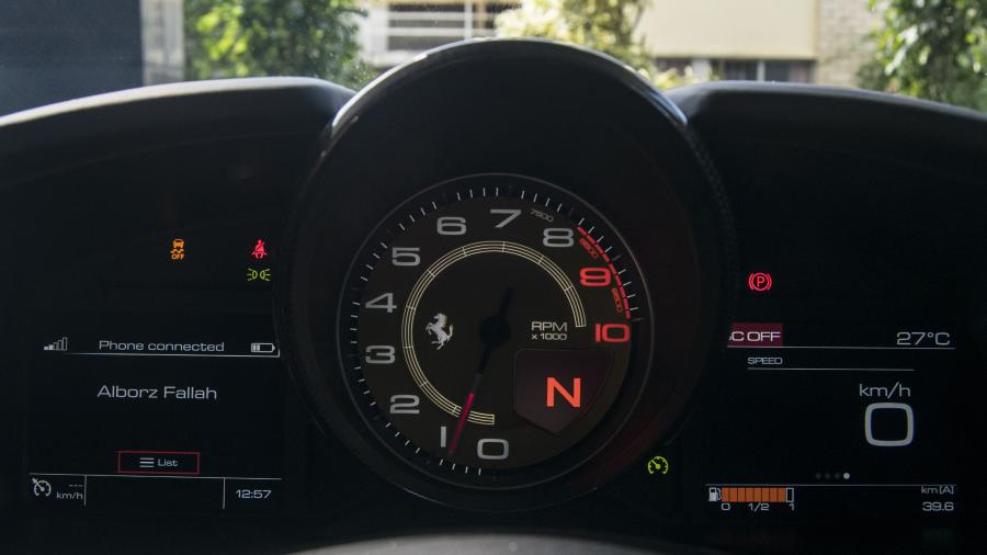 Панель приборов Ferrari GTC4Lusso 2016 года  (AU) (фото 2 из 32)